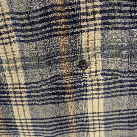 COPY - Miller Gauze textured, button down, men plaid shirt. Size XL. - Picture 4 of 6